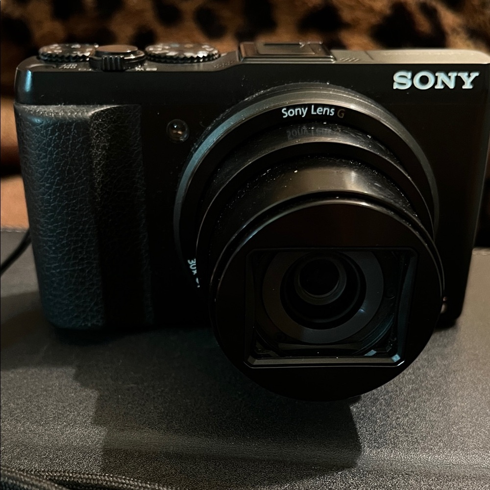 Sony Black Compact Digital Camera with Black Case and Charger